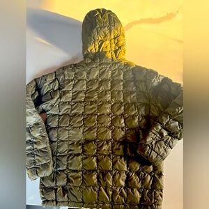 The North Face Men’s Medium Thermo ball jacket with hood